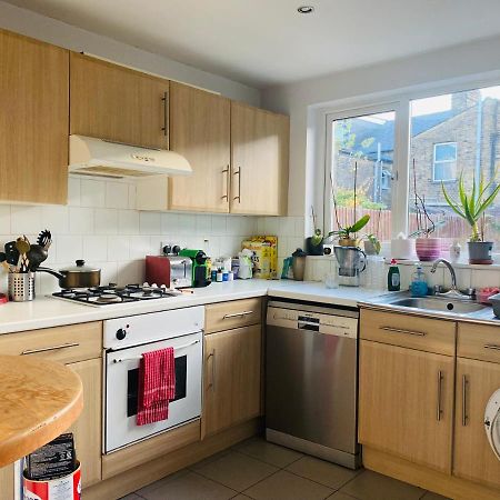 A Lovely Guest Room In West London Londres Exterior foto