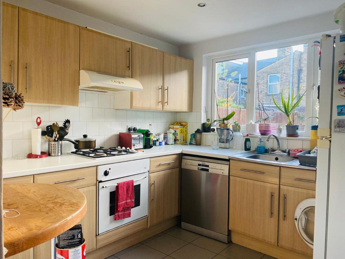 A Lovely Guest Room In West London Londres Exterior foto