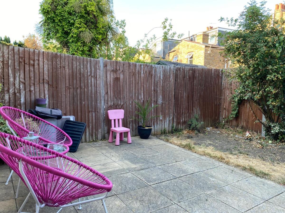 A Lovely Guest Room In West London Londres Exterior foto